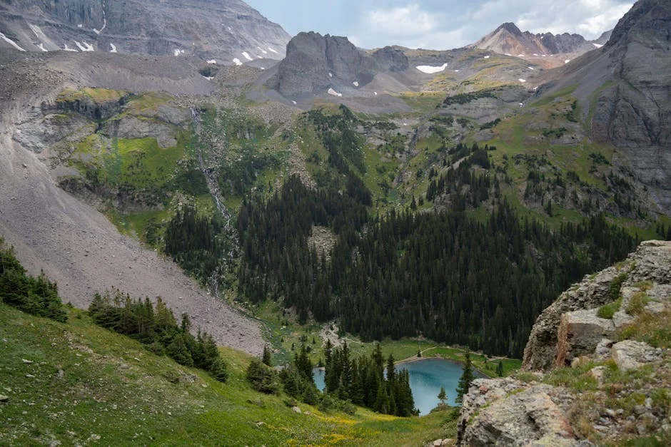 Colorado Faces LA in Stanley Cup Playoffs — Kopitar's Final Shot — Economy Business
